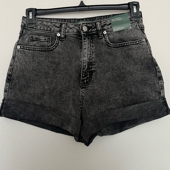 WILD FABLE- NWT Grey/Black Super High Rise Rolled Cuff Shorts Size 6 - Picture 1 of 4